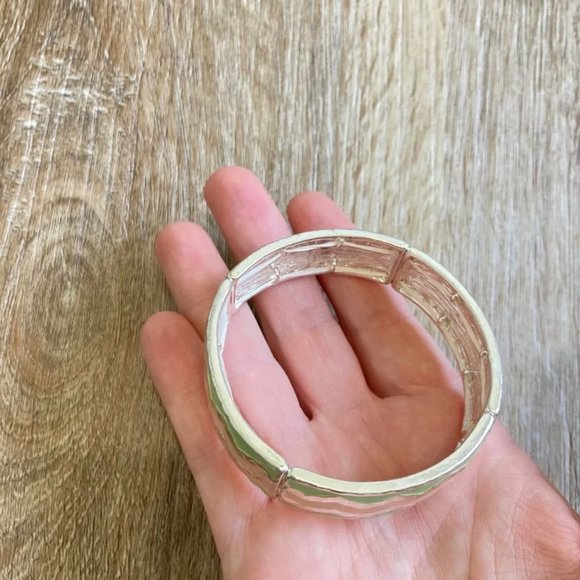 Mint green & peach stretchy silver bracelet - Picture 3 of 5